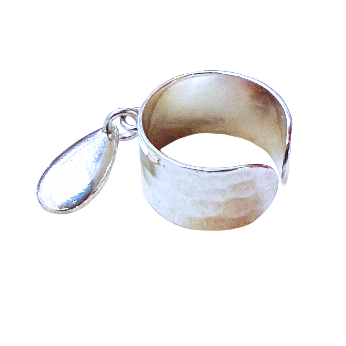 Bague Lyrae ouverte martelée argentée avec breloque goutte argent
