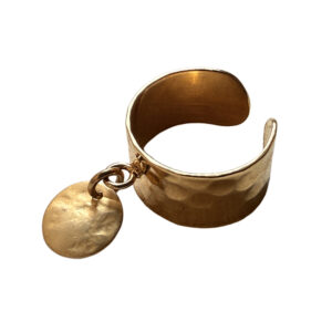 Bague OMEGA Cassiopée anneau martelé doré à l’or fin avec mini disque solaire